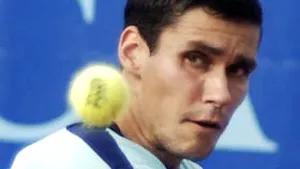 Victor Hănescu s-a calificat în turul doi la Como