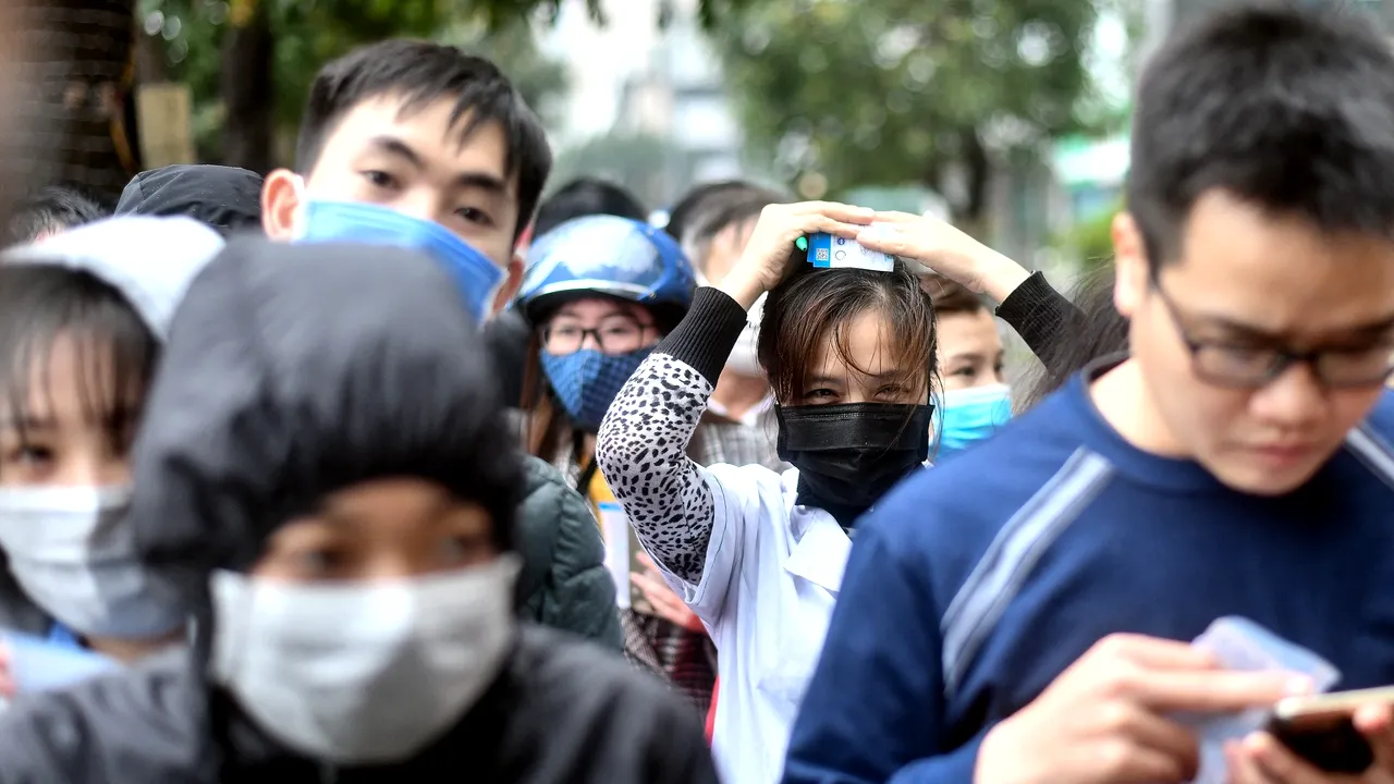 Covid: 18 milioane de chinezi au intrat în izolare. Cele mai multe infecţii de la începutul pandemiei pornite de la Wuhan

