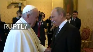 Vladimir Putin, vizită oficială de o zi la Roma şi Vatican: Imagini de la întâlnirea cu Papa Francisc