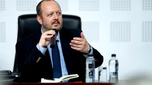 Papahagi: Nu e liberal ce a făcut Bolojan, e ușor să crești taxe. Ce face Nicușor Dan e patriotic