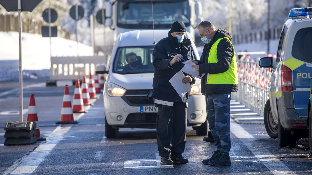 Angela Merkel, implorată de transportatori să rezolve haosul de la frontierele Germaniei. În plus, alte ţări au copiat măsura