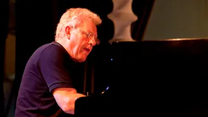 Pianistul britanic de jazz John Taylor a murit, după ce a suferit un infarct pe scenă - VIDEO