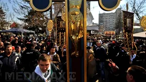 Procesiune catolică în Capitală, în Duminica Floriilor şi de Ziua Mondială a Tineretului