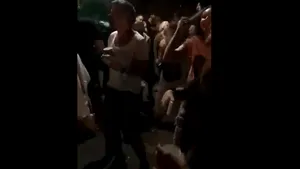 Petrecere în Herăstrău. Sute de tineri s-au distrat azi-noapte ca în vremurile bune. Politiştii nu au avut ce să le facă!