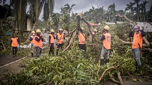 VIDEO Dezastru natural în Filipine. Mii de persoane au fost evacuate şi locuinţe distruse