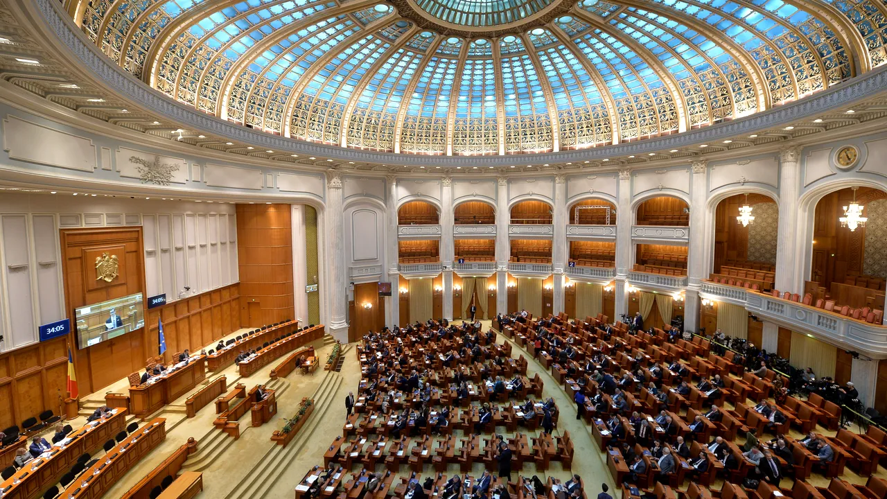 Conducerea Parlamentului a decis demiterea directorului AEP de la departamentul controlului partidelor/ Opoziţie: Este un abuz al PSD