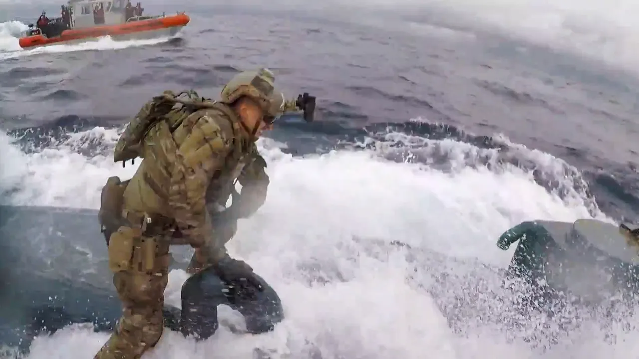 INTERVENŢIE ca în filme: Agenţii Pazei de Coastă americane „se aruncă” pe un submarin cu 18 tone de cocaină şi canabis la bord | VIDEO