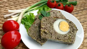 Cum poţi să te bucuri de masa tradiţională de Paşte fără să te alegi cu kilograme în plus? Cinci sfaturi de la nutriţionist