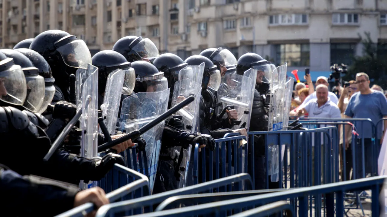 Protestul din Piața Victoriei a ajuns în presa internațională. O agenție importantă a transmis în regim de live de la declanșarea violențelor