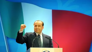 Fotografiile de la petrecerile lui Berlusconi se află într-un seif din Columbia
