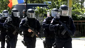 NEWS ALERT Un sirian a încercat să îşi dea foc la Ambasada Israelului din Bucureşti. Trupele SRI au intervenit