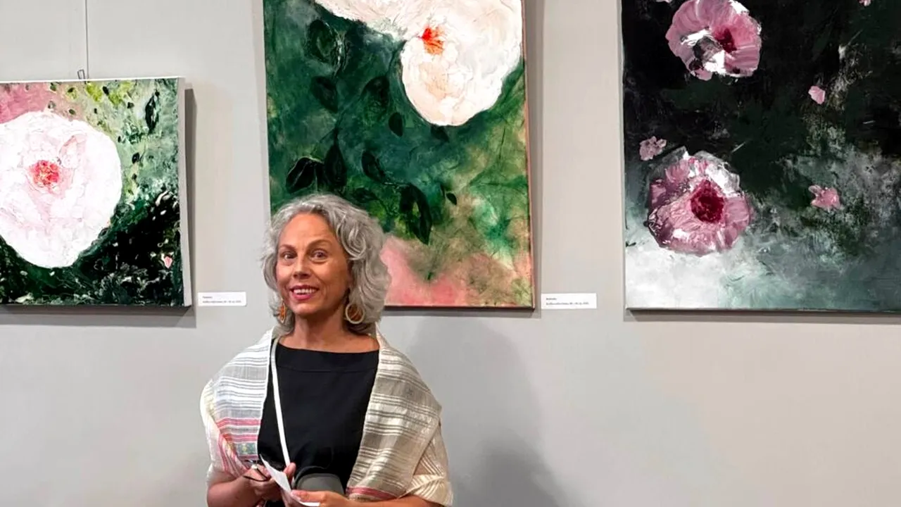 Anca Medrea, artista care transformă florile în limbaj vizual. Expoziția sa poate fi văzută la Madrid