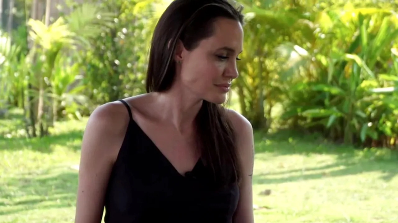 Angelina Jolie neagă acuzaţiile de cruzime la adresa copiilor, din timpul castingului din Cambodgia, pentru filmul First They Killed My Father