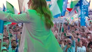 Meloni sărbătorește la Bari longevitatea guvernării sale și își pregătește terenul pentru alegerile din 2027