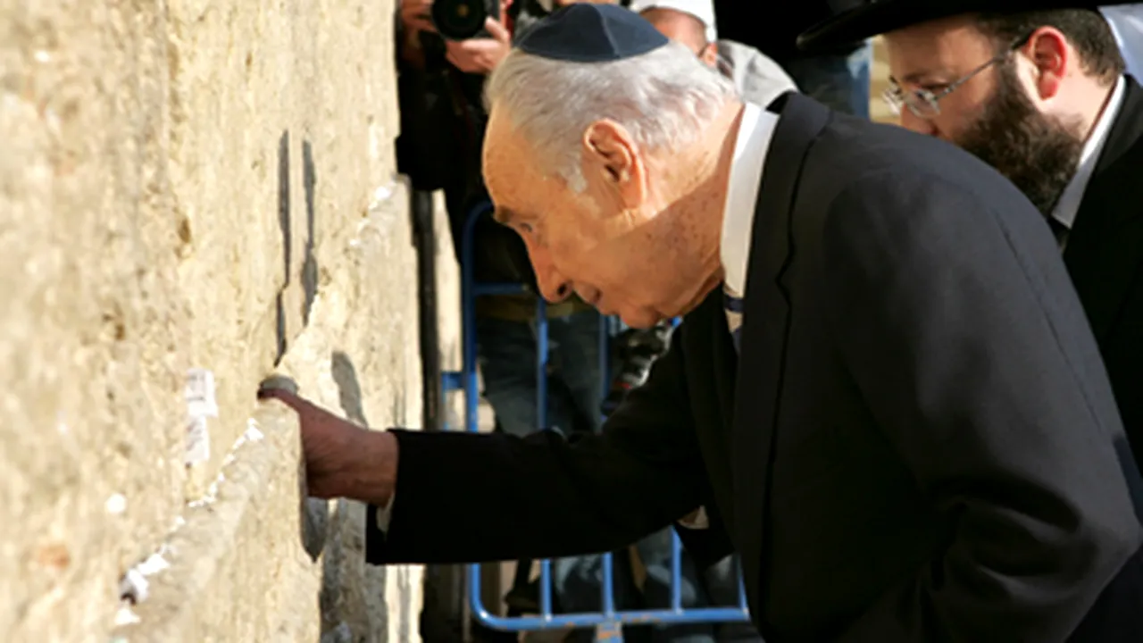 Peres îi spune Papei că Orientul Mijlociu se află pe calea păcii