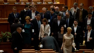 Bichineţ (PMP) a votat, împotriva voinţei grupului, pentru codurile penale. Alţi trei deputaţi care au „greşit” la vot