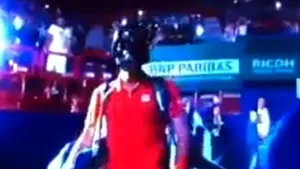 Novak Djokovici a intrat pe teren la Paris-Bercy mascat în Darth Vader