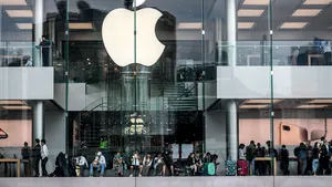 O echipă secretă de la Apple e pe urmele tehnologiei prin satelit care să transmită datele fără wireless