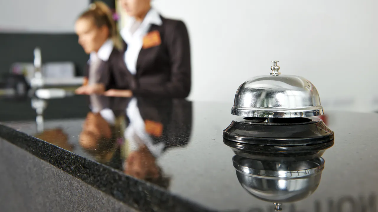 Federaţia Patronatelor din Turism spune că România pierde 5 miliarde de euro din cauza lipsei forţei de muncă în hotelurile de pe litoral
