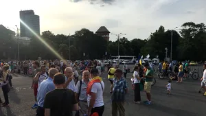 Replică la interdicţia de a manifesta spontan. Proiect care le dă dreptul românilor să se exprime public oriunde şi oricând