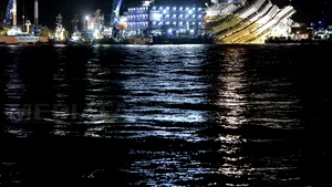 Redresarea pachebotului Costa Concordia s-a încheiat - FOTO