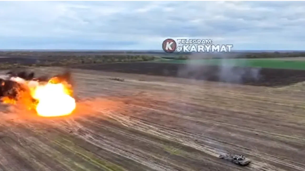 Câmpul minat de ruşi blochează trecerea tancurilor: ucrainenii deschid îşi drum lăsând în urmă explozii puternice
