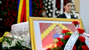 Mitică Popescu şi Alexandru Arşinel, printre cei care au venit să-i aducă un omagiu lui Nae Lăzărescu - FOTO