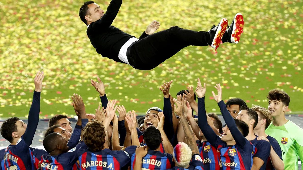 Xavi semnează prelungirea contractului cu Barcelona până în 2025