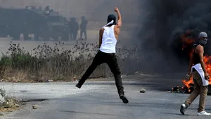 Confruntări violente au izbucnit între palestinieni şi forţele israeliene de securitate 