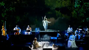 Damian Drăghici a magnetizat sala sold-out a Operei Române cu lansarea albumului introspectiv „Meditaţii româneşti” 