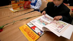 Tatăl, discriminat în abecedare. Alianţa TATA a sesizat CNCD cu privire la acest fapt