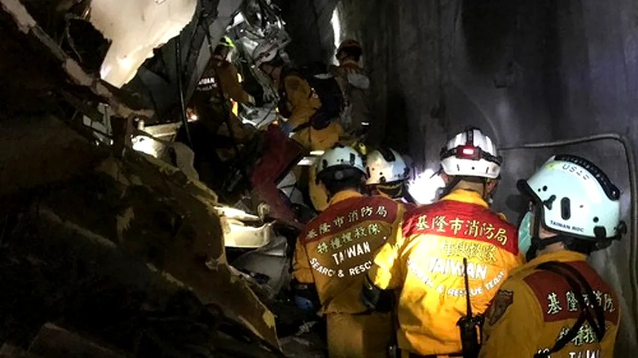 Un nou bilanţ al tragediei din Taiwan. Cel puţin 51 de persoane au murit accidentului feroviar 