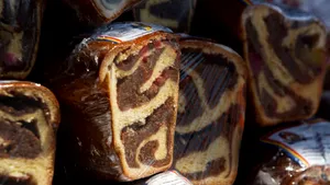 ANPC a controlat cozonacii din supermarketuri: Chiar și 21 de aditivi în unele produse