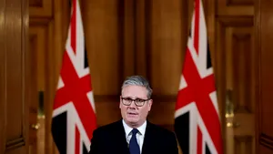Demisii în lanț în guvernul britanic condus de Keir Starmer: Vicepremierul și ministrul investițiilor își părăsesc funcțiile