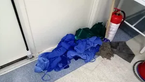 Ploaia este noua problemă de la Spitalul Mobil Leţcani. Apa pătrunde în spitalul de 13 milioane de euro