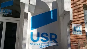 Sediul USR Galaţi a fost vandalizat de protestatarii anti-mască