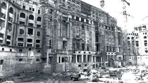 SECRETELE din catacombele Casei Poporului: Ce ascund tunelurile kilometrice, oraşul plutitor, buncărul nuclear şi linia de metrou îngropată - GALERIE FOTO