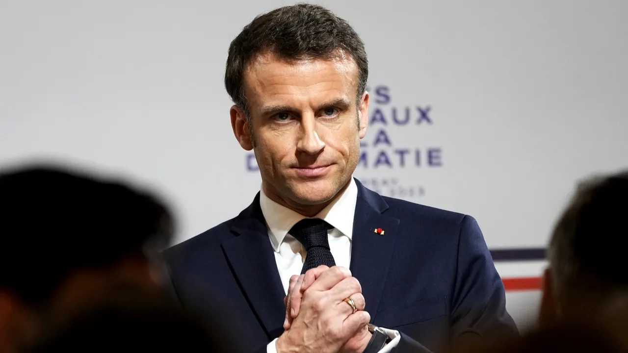 Macron încearcă să calmeze spiritele în Franţa. El vrea ca firmele mari să împartă profiturile lor cu angajaţii