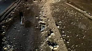 Camion încărcat cu iaurt, răsturnat pe A1: Şoferul a fost preluat de o ambulanţă SMURD şi dus la Spitalul Universitar Bucureşti