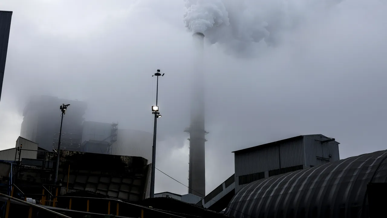 China creşte producţia de energie pe bază de cărbune, în ciuda promisiunilor privind reducerea emisiilor