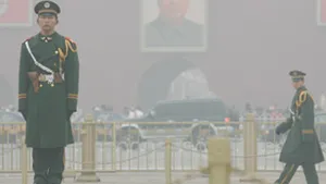 Locuitorii din Beijing, sfătuiţi să stea în casă din cauza poluării