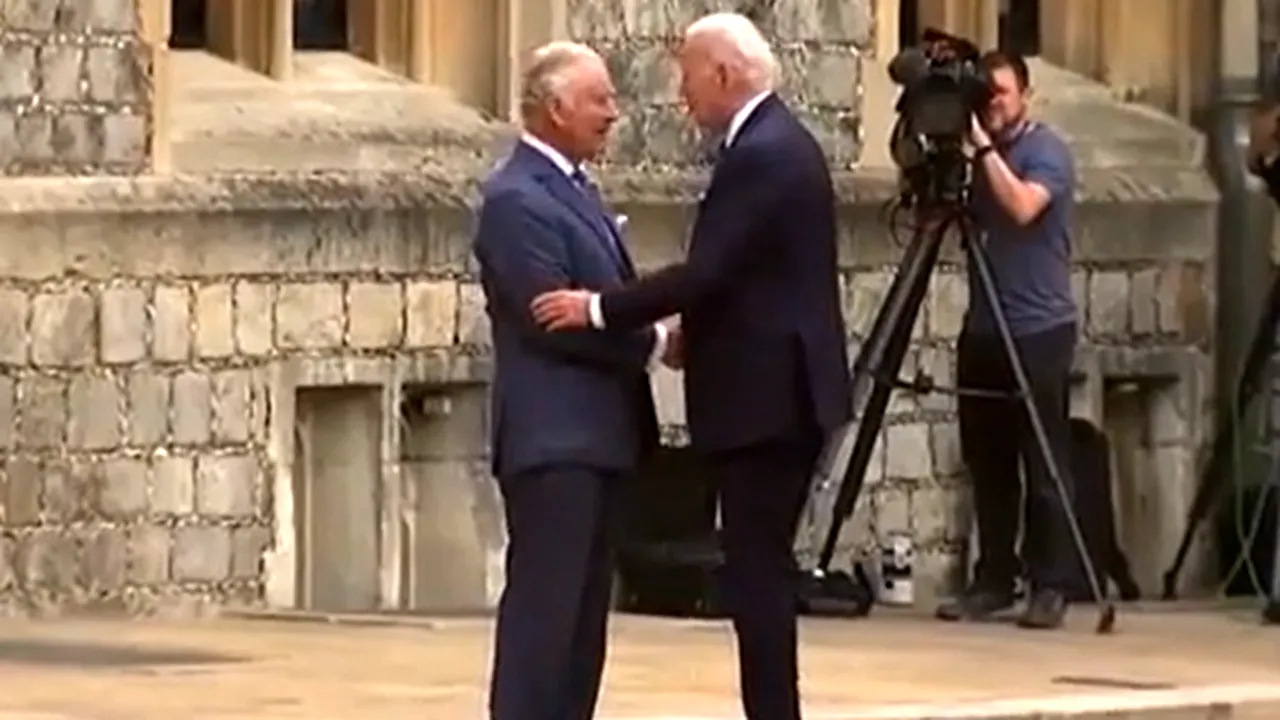Joe Biden a încălcat protocolul regal la întâlnirea cu Regele Charles