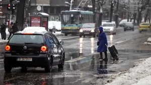 Alertă de vreme rea. Cod galben de viscol şi zăpadă în 17 judeţe