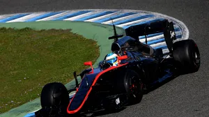 Fernando Alonso, transportat cu elicopterul la spital după un accident pe circuitul de la Barcelona. Pilotul va rămâne sub observaţia medicilor o zi sau două