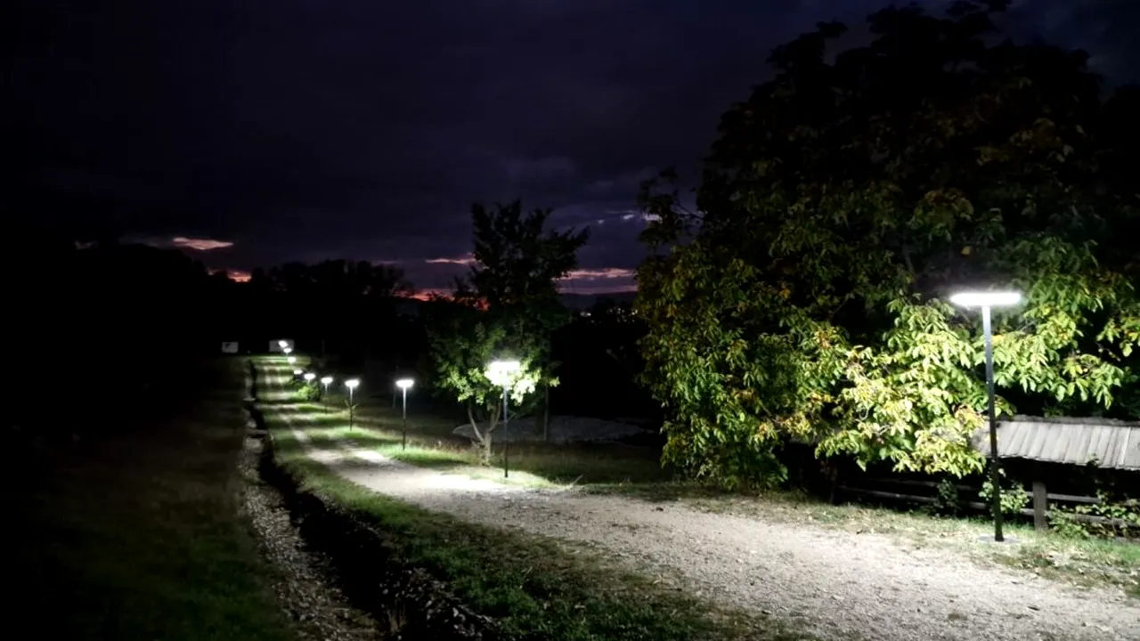 Primul muzeu în aer liber din România trece la iluminatul solar. Investiție de 107.000 de lei la Cluj
