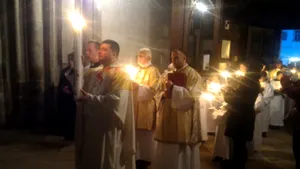 Paştele Catolic, sărbătorit la Cluj şi Sibiu. Credincioşii au mers la Biserică la Slujba de Înviere şi au luat lumină de Paşti