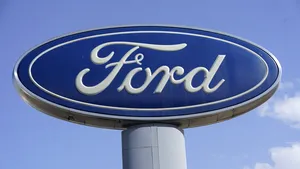 Ford va desfiinţa 3.800 de locuri de muncă în inginerie şi administraţie, în Europa