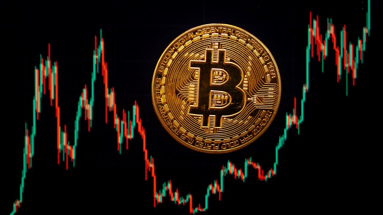 Bitcoin atinge un nou maxim istoric. O lege americană ar putea duce la noi  creșteri