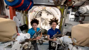 VIDEO | Prima misiune exclusiv feminină în afara Staţiei Spaţiale Internaţionale, un succes