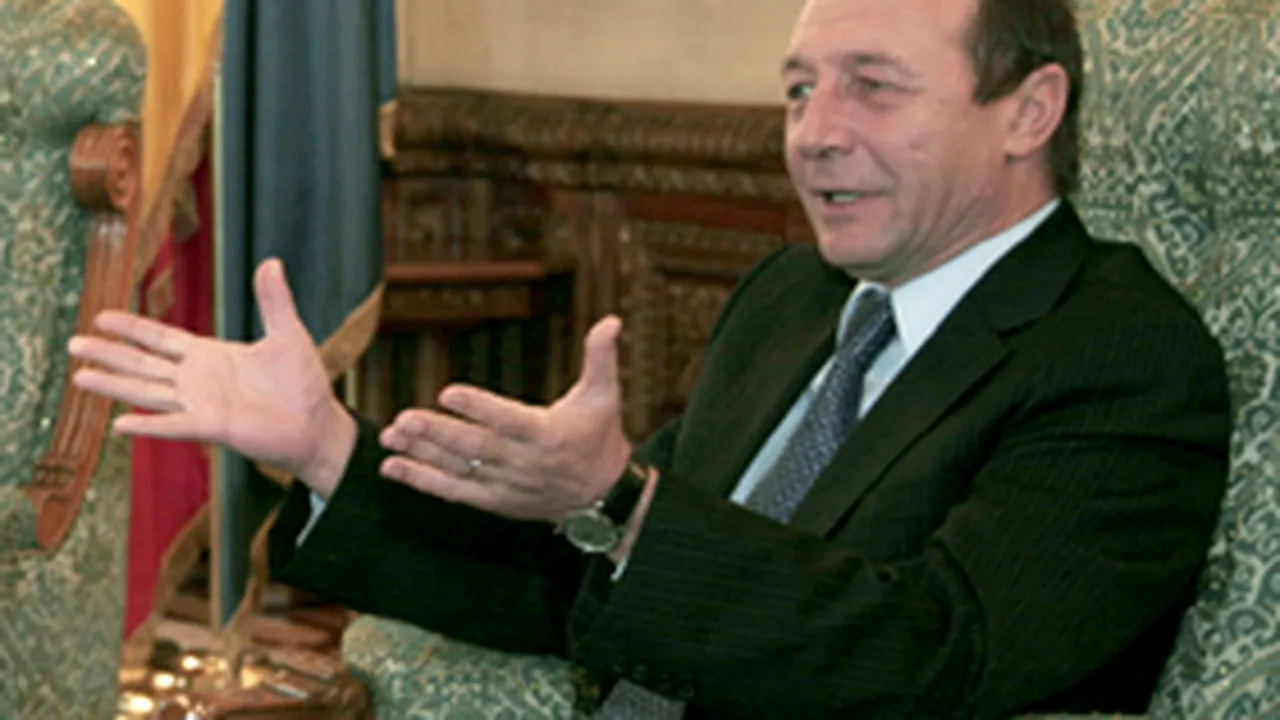 Băsescu invită partidele la consultări pe tema preţurilor la alimente şi combustibil